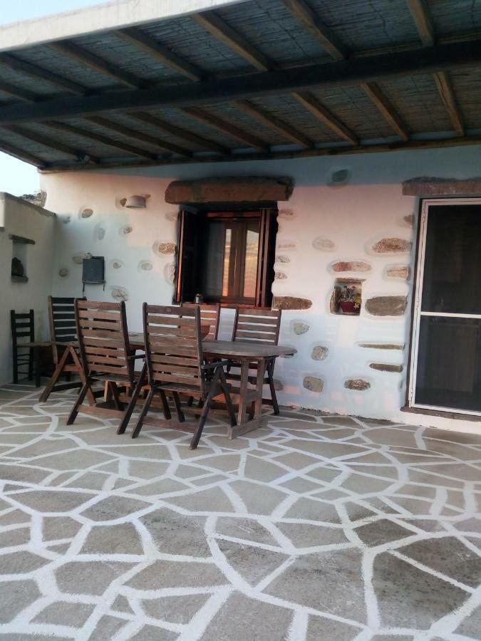 Traditional House Paros Sarakiniko  Bagian luar foto